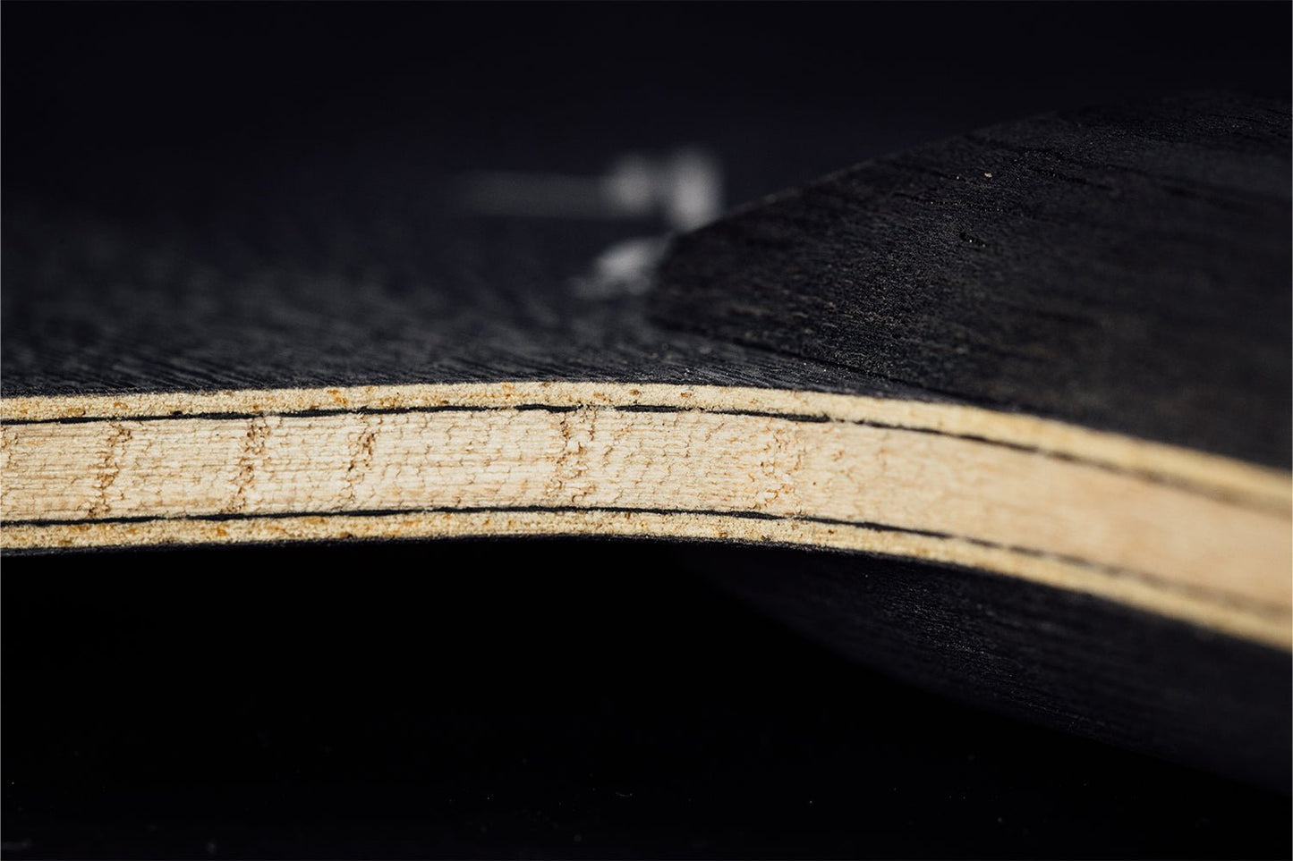 Detailansicht Stiga Cybershape Carbon Tischtennisschläger Furnieraufbau mit 5 + 2 Schichten