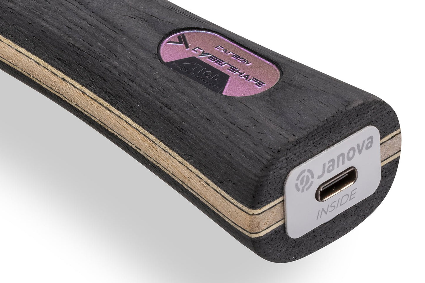 Stiga Cybershape Carbon Tischtennisschläger, Detailansicht konkaves Griffende mit Janova Sensor und USB-C