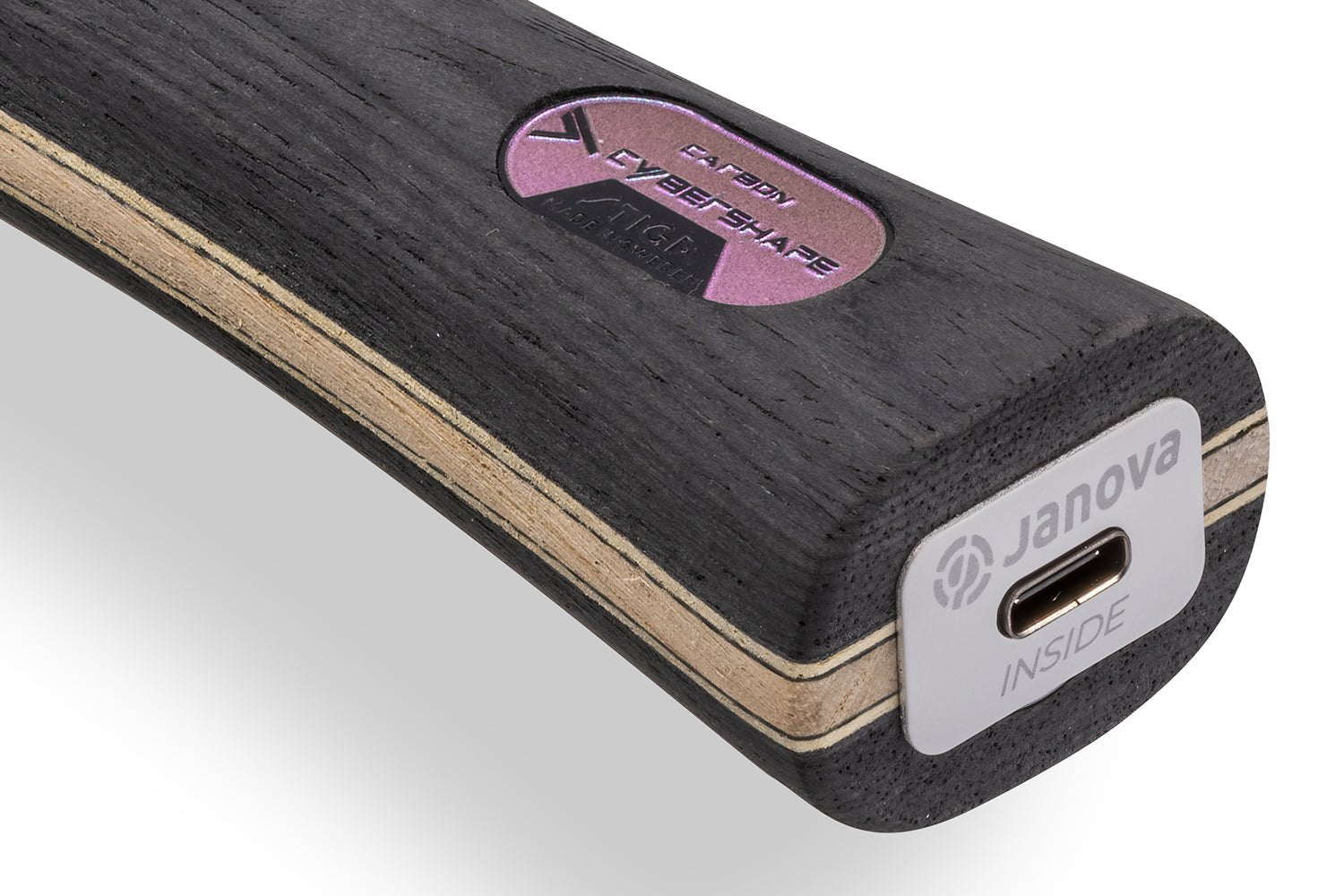 Stiga Cybershape Carbon Tischtennisschläger, Detailansicht konkaves Griffende mit Janova Sensor und USB-C
