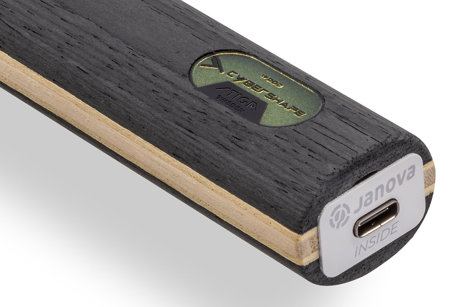 Stiga Cybershape Wood Tischtennisschläger, Detailansicht gerades Griffende mit Janova Sensor und USB-C