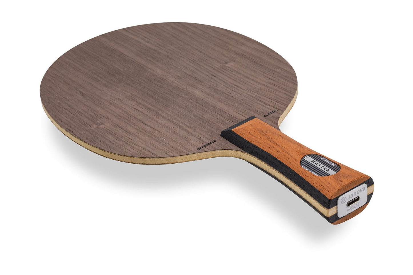 Stiga Offensive Classic Tischtennisschläger, konkaver Griff mit Janova Sensor und USB-C-Anschluss, vor weißem Hintergrund positioniert