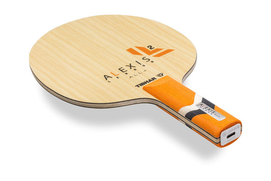 Tibhar Alexis Lebrun All+ Tischtennisschläger, gerader Griff mit Janova Sensor und USB-C-Anschluss, vor weißem Hintergrund positioniert