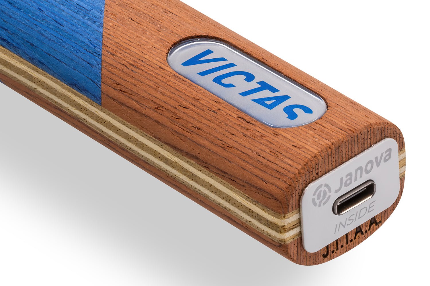 Victas Swat Tischtennisschläger, Detailansicht gerades Griffende mit Janova Sensor und USB-C