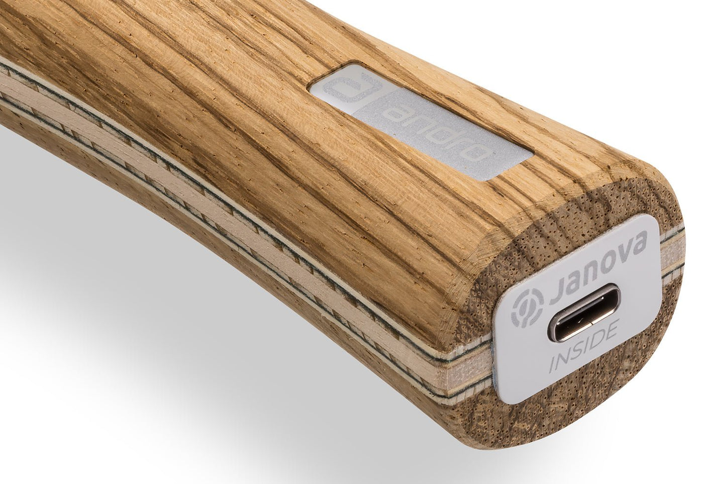 andro TP Ligna CO Tischtennisschläger, Detailansicht konkaves Griffende mit Janova Sensor und USB-C 2